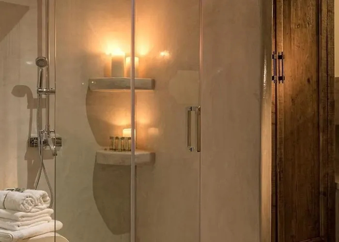 Vila Luxury Santorini Pure Bliss Outdoor Plunge Pool Calderaview