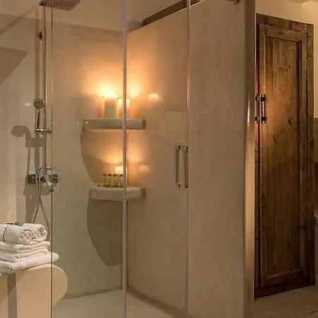 Vila Luxury Santorini Pure Bliss Outdoor Plunge Pool Calderaview