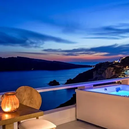Vila Luxury Santorini Pure Bliss Outdoor Plunge Pool Calderaview